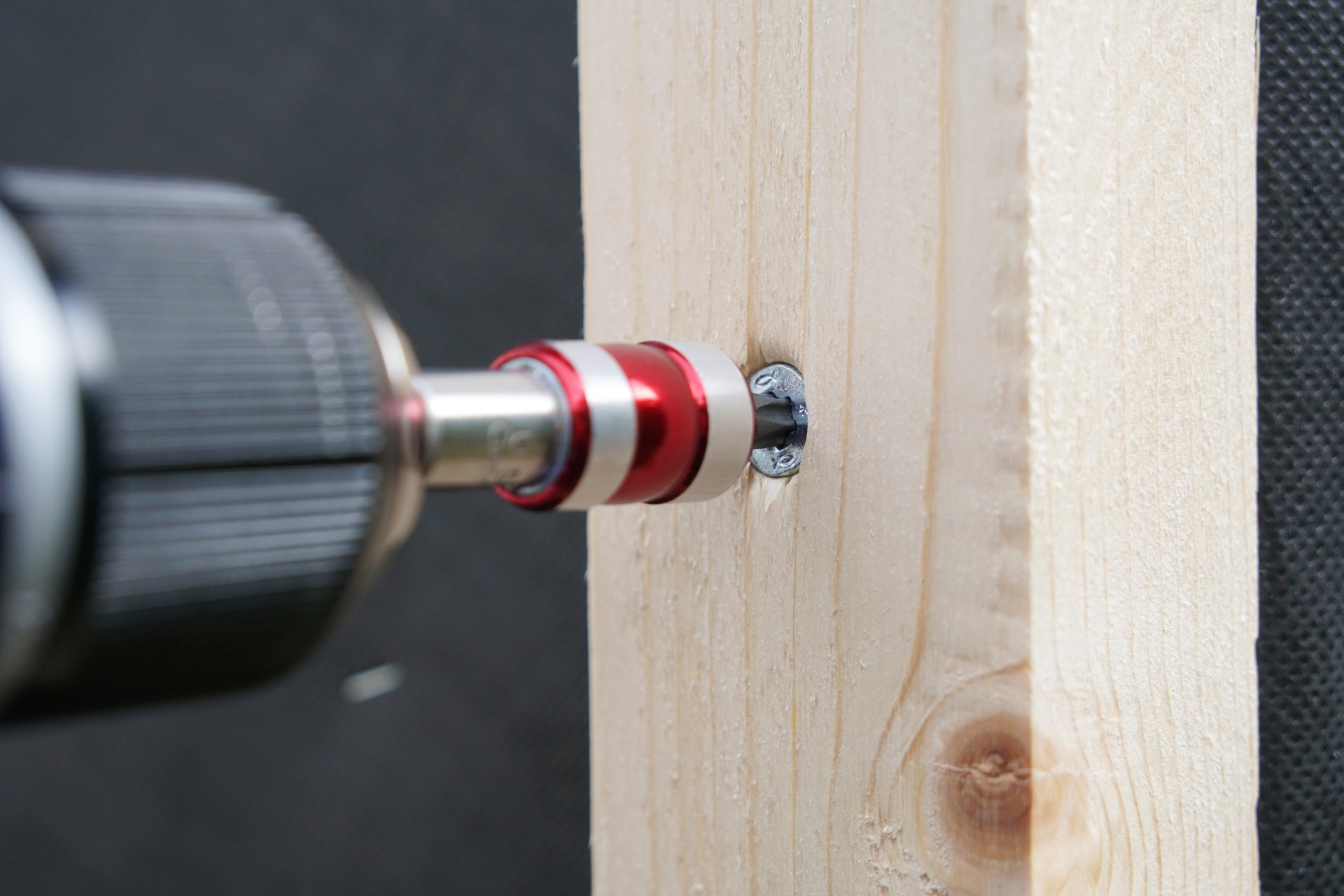 Rošt na fasádu suché latě